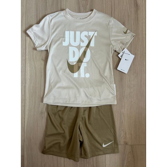 Nike Just Do It T-Shirt & Shorts Set Parachute Beige NWT Size 6 Boys - Picture 2 of 5